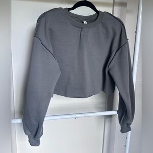 Amazhiyu Gray Cropped Sweatshirt